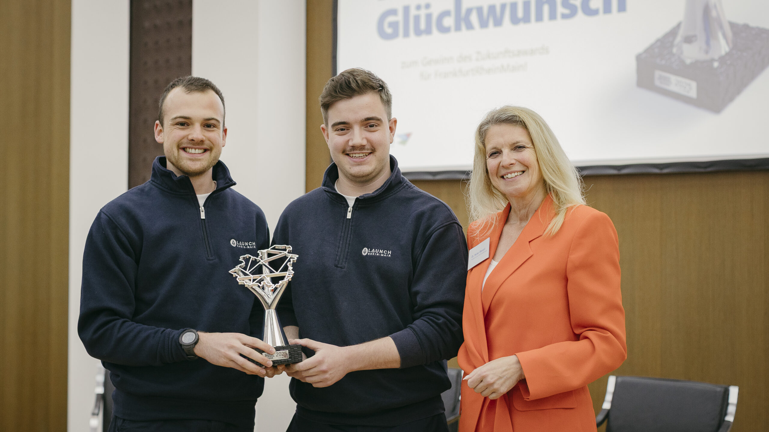 LAUNCH Rhein-Main gewinnt den Preis der Metropolregion 2025, den die regionalen Wirtschaftskammern über ihre gemeinsame Initiative PERFORM vergeben. Fotonachweis: PERFORM GbR / Chris Christes