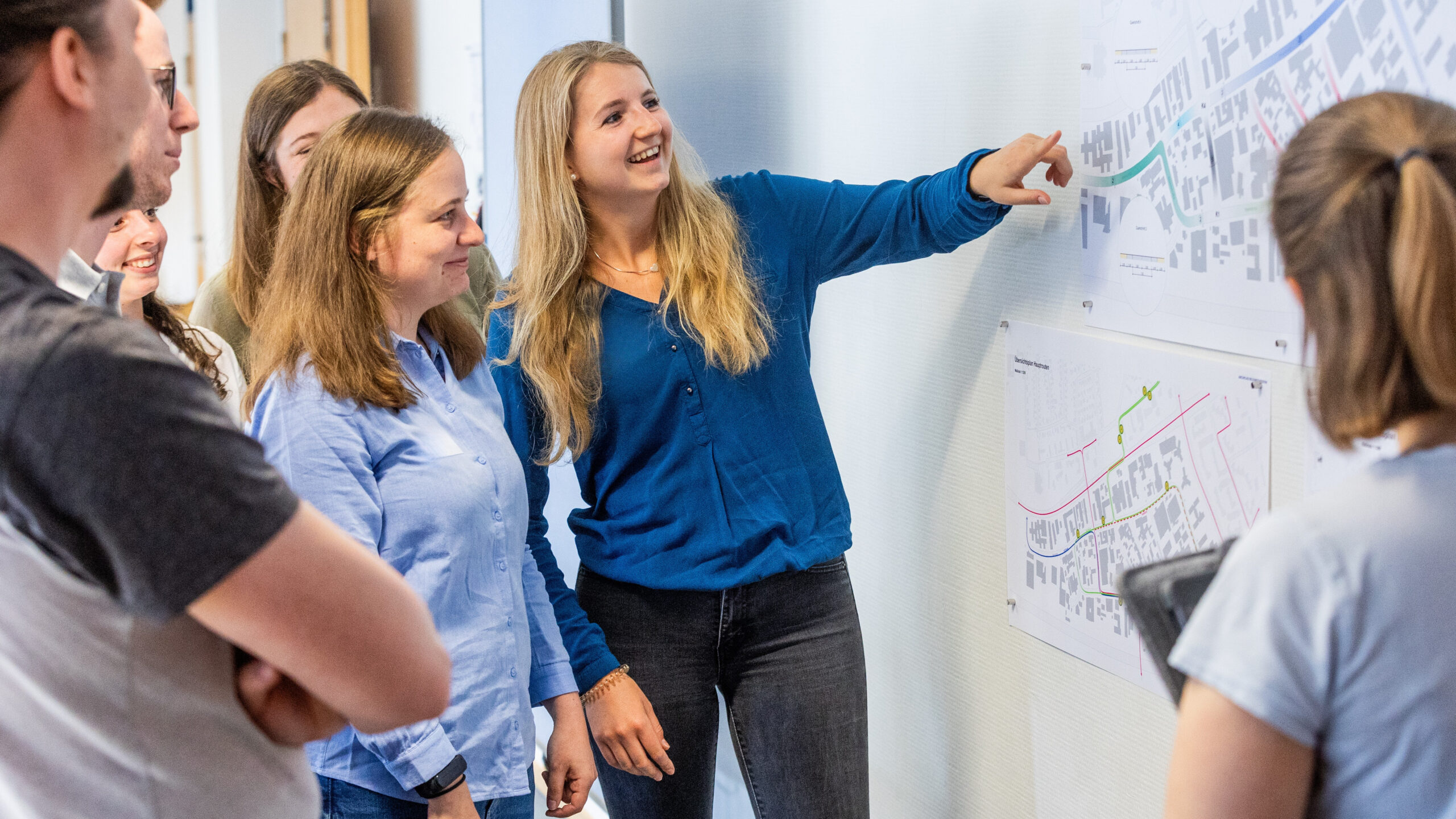 Workshop mit Kommunen, Unternehmen und Hochschulstudierenden zur zukunftsfähigen Gestaltung von Gewerbegebieten und Synergien im Quartier. Das Bild ist urheberrechtlich geschützt. Fotonachweis: PERFORM GbR / Markus Schmidt