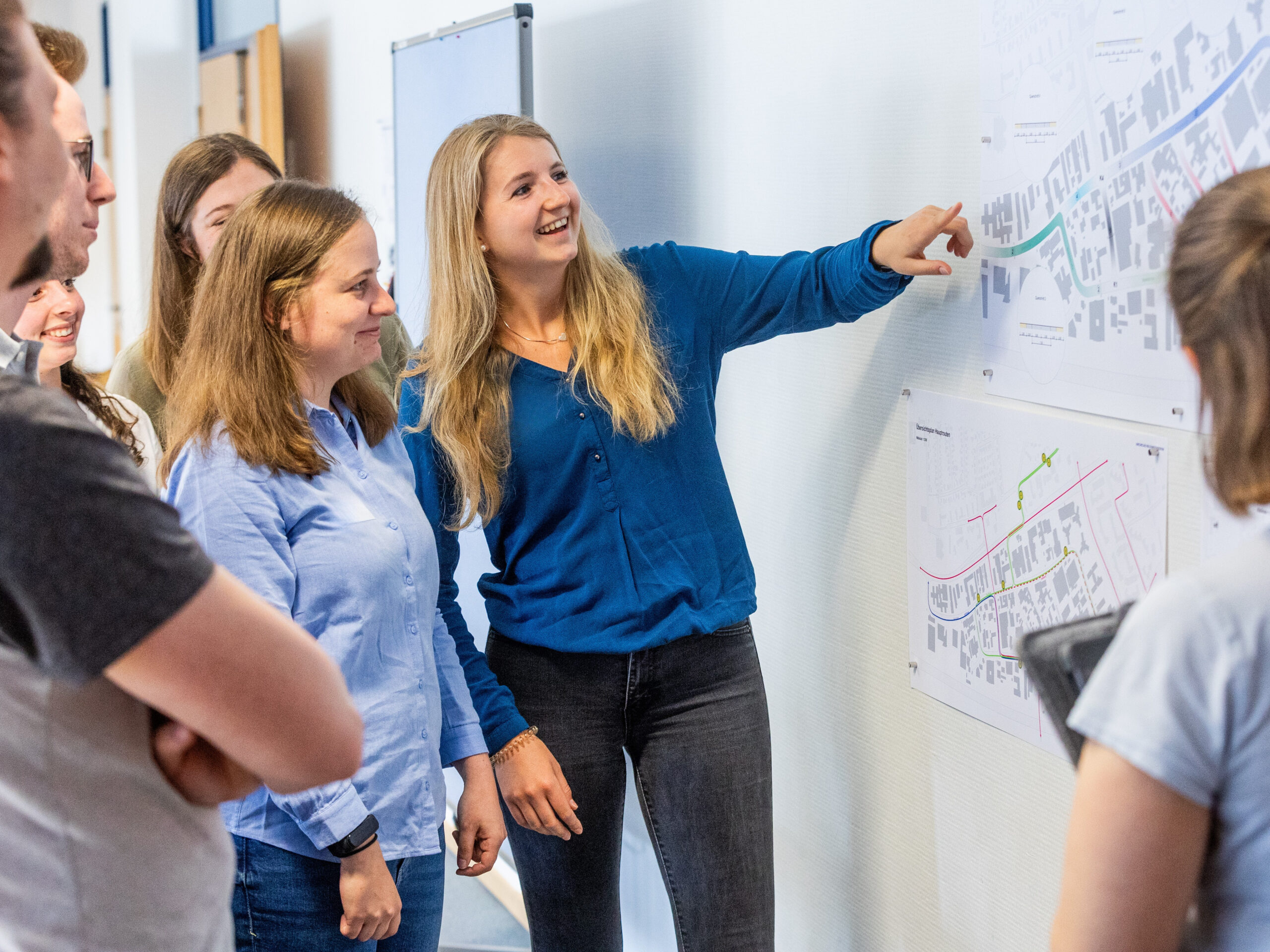 Workshop mit Kommunen, Unternehmen und Hochschulstudierenden zur zukunftsfähigen Gestaltung von Gewerbegebieten und Synergien im Quartier. Das Bild ist urheberrechtlich geschützt. Fotonachweis: PERFORM GbR / Markus Schmidt