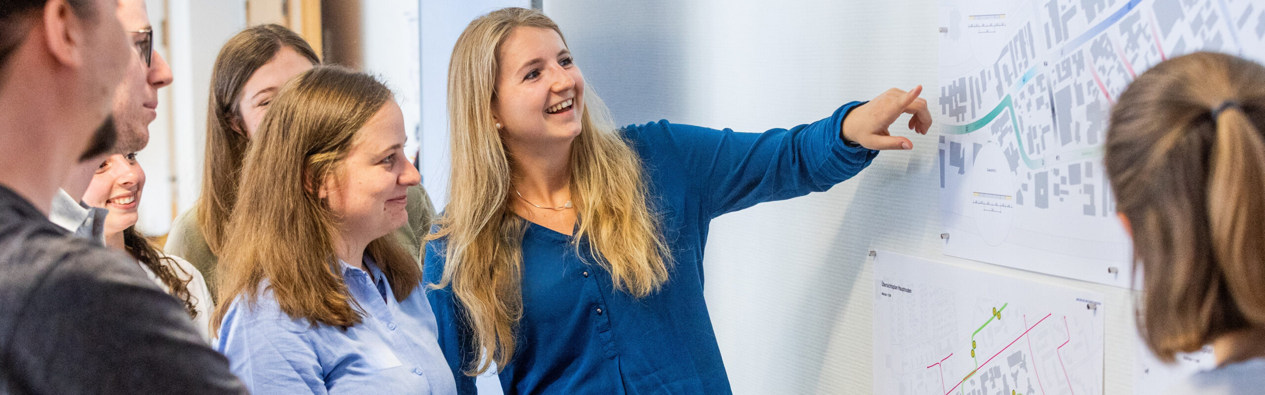 Workshop mit Kommunen, Unternehmen und Hochschulstudierenden zur zukunftsfähigen Gestaltung von Gewerbegebieten und Synergien im Quartier. Das Bild ist urheberrechtlich geschützt. Fotonachweis: PERFORM GbR / Markus Schmidt