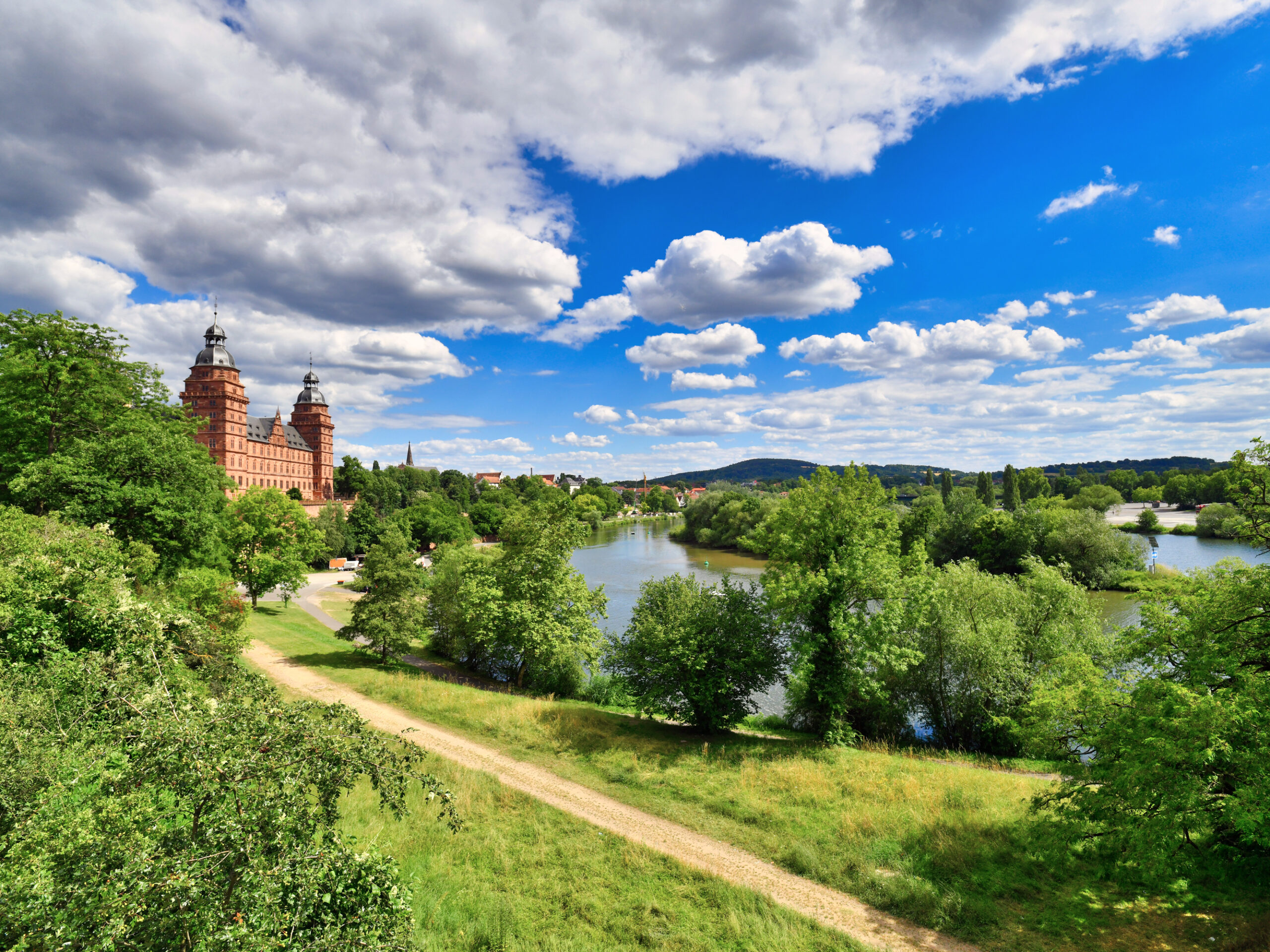 Auch der bayerische Untermain mit Stadt und Landkreis Aschaffenburg sowie dem Landkreis Miltenberg ist Teil der Metropolregion FrankfurtRheinMain. Fotonachweis: istockphotos.com / Firn