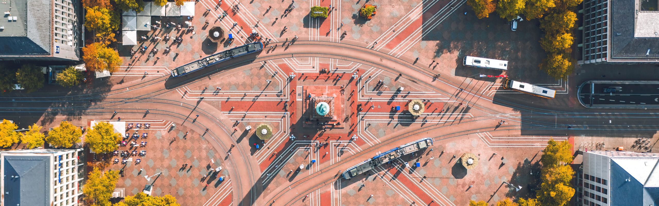 Der Luisenplatz in Darmstadt als Luftaufnahme von oben. Das Bild ist urheberrechtlich geschützt. Fotonachweis: istockphotos.com / taranchic