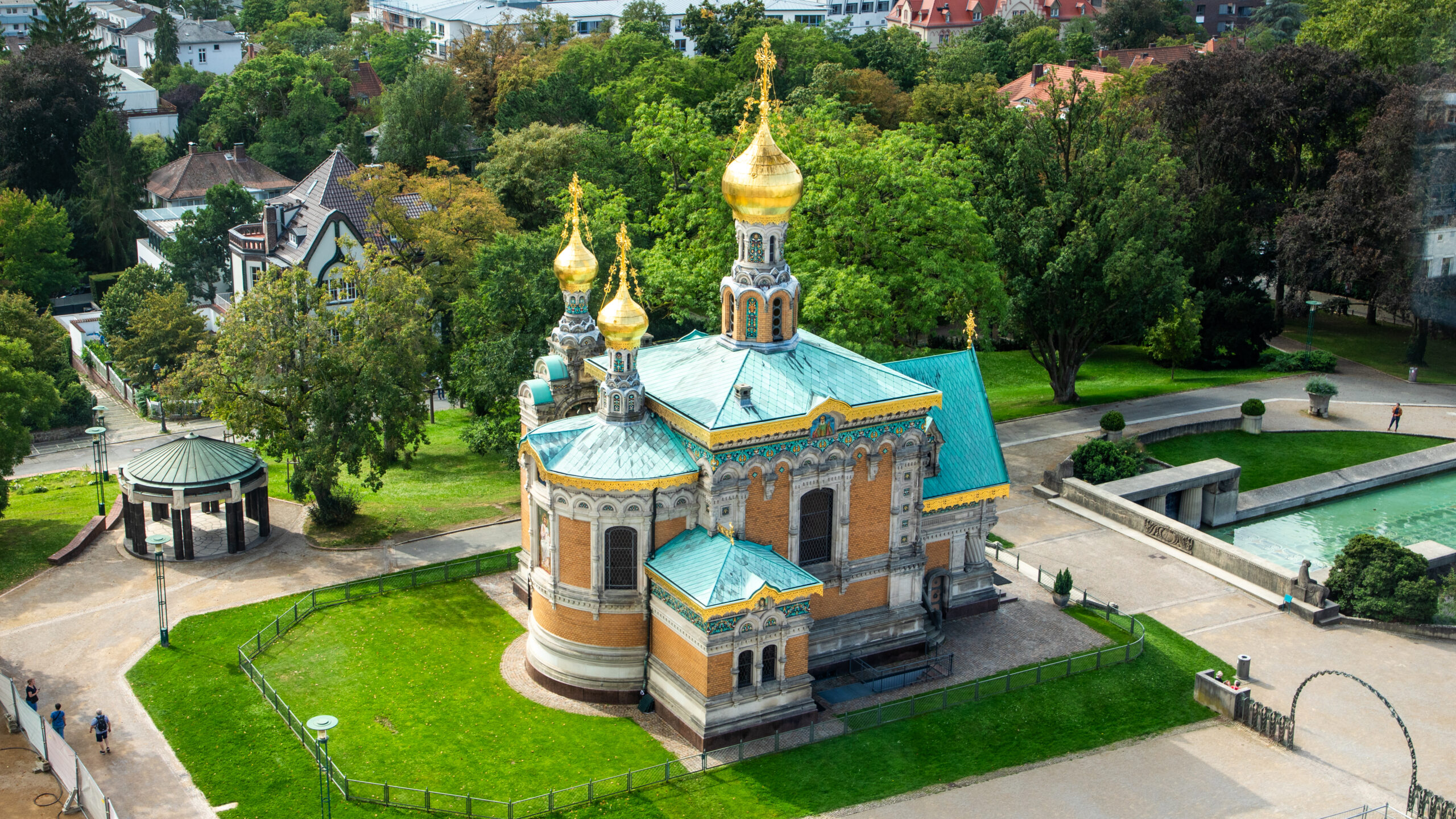 Sechs UNESCO-Welterbestätten gehören zu den touristischen Highlights in FrankfurtRheinMain. Jüngster Neuzugang: die Mathildenhöhe in Darmstadt. Sie ist das wertvollste erhaltene Jugendstil-Ensemble in Deutschland und ein bedeutender Vorläufer des Bauhauses. Auf dem Bild zu sehen: die Russisch-Orthodoxe Kirche. istockphotos.com / travelview