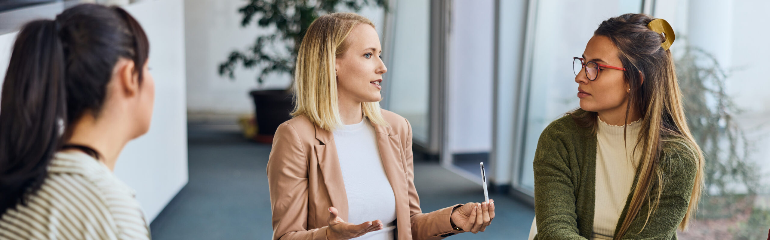 Über die Wirtschaftskammern der Metropolregion FrankfurtRheinMain bietet PERFORM ausgewählte Berarungen für Kommunen und Unternehmen an. Fotonachweis: istockphotos.com/nortonrsx