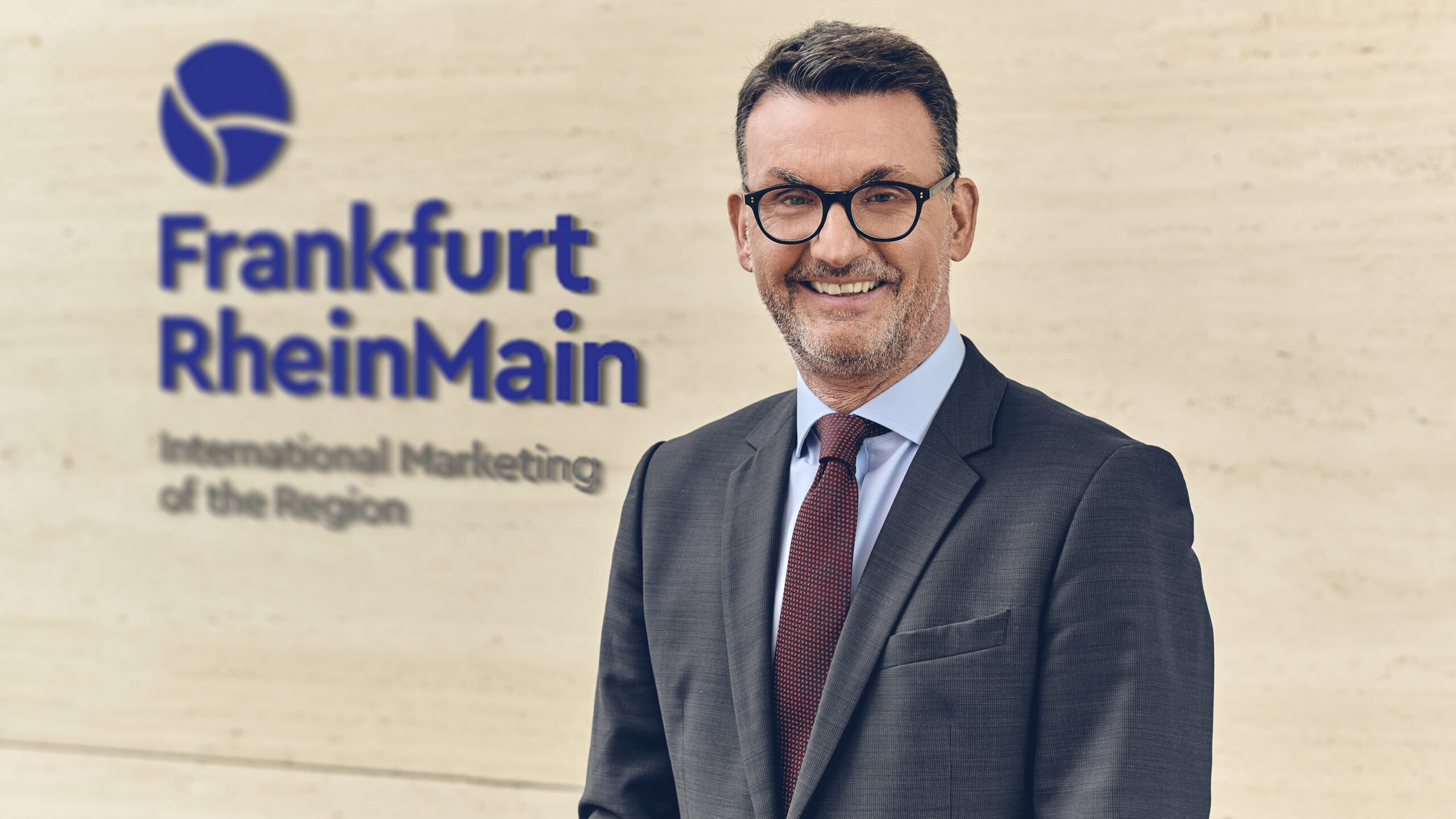 Eric Menges, Geschäftsführer der FrankfurtRheinMain GmbH, und sein Team feierten im Jahr 2025 ihr zwanzigjähriges Bestehen. Fotonachweis: FrankfurtRheinMain GmbH