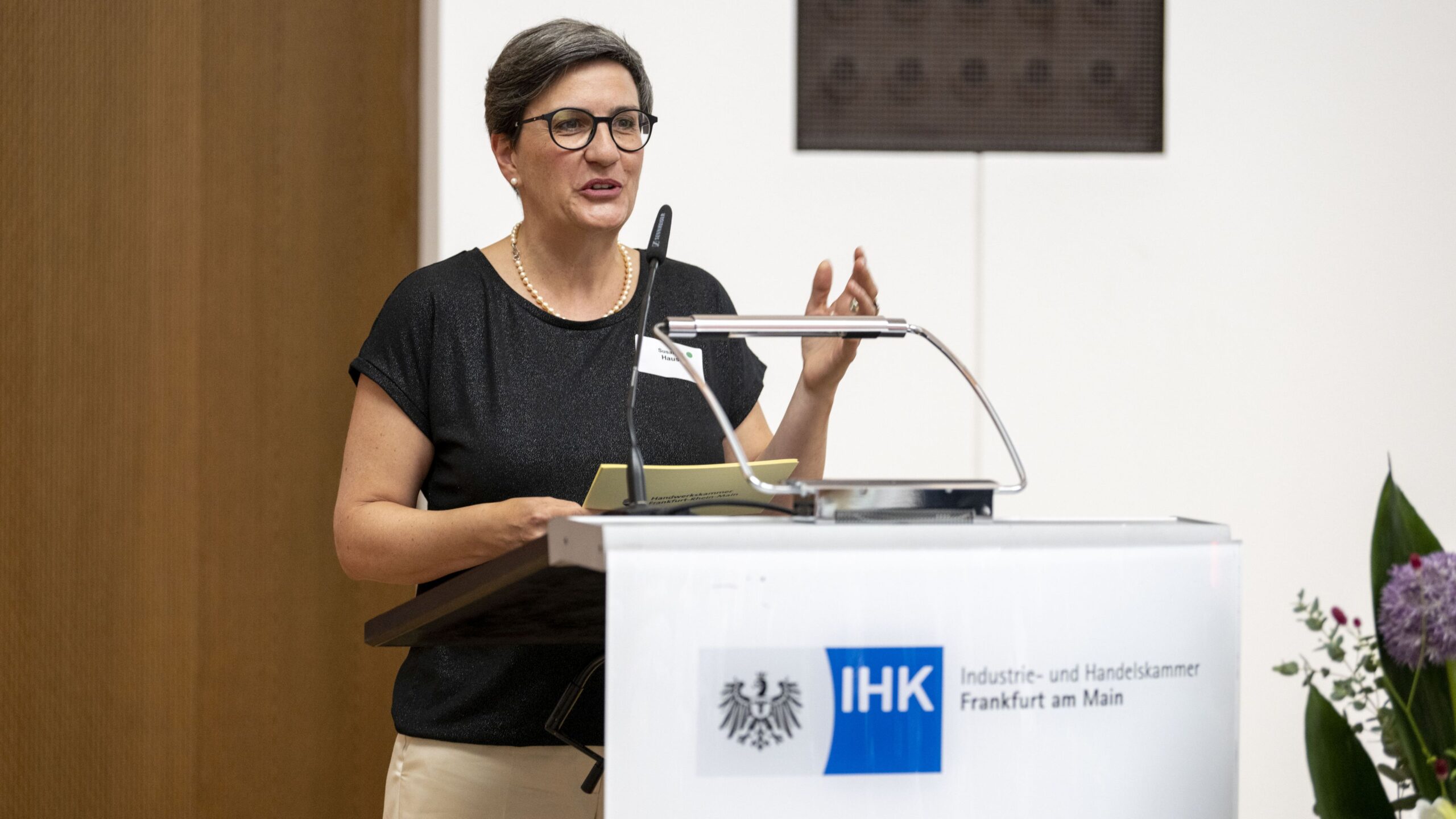 Die Handwerkskammern und die Industrie- und Handelskammern engagieren sich gemeinsam für die Metropolregion FrankfurtRheinMain. Susanne Haus, Stellvertretende Vorsitzende von PERFORM und Präsidentin der Handwerkskammer Frankfurt-Rhein-Main, begrüßte am 24. Juni 2026 die Gäste des „Tags der Metropolregion“. Fotonachweis: PERFORM GbR / Stefan Krutsch