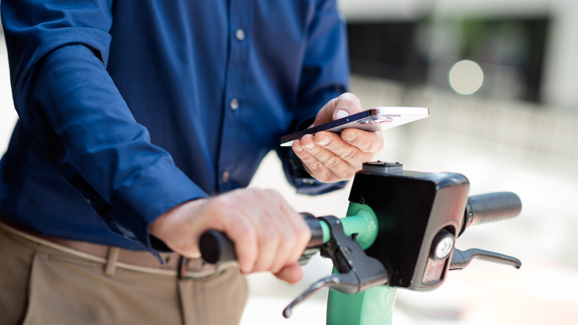 Gutes betriebliches Mobilitätsmanagement orientiert sich an den Bedürfnissen der Mitarbeitenden, verfolgt einen ganzheitlichen Ansatz und setzt positive Anreize, unterschiedliche Verkehrsmittel, insbesondere den ÖPNV zu nutzen. Fotonachweis: istockphotos.com / Deagreez