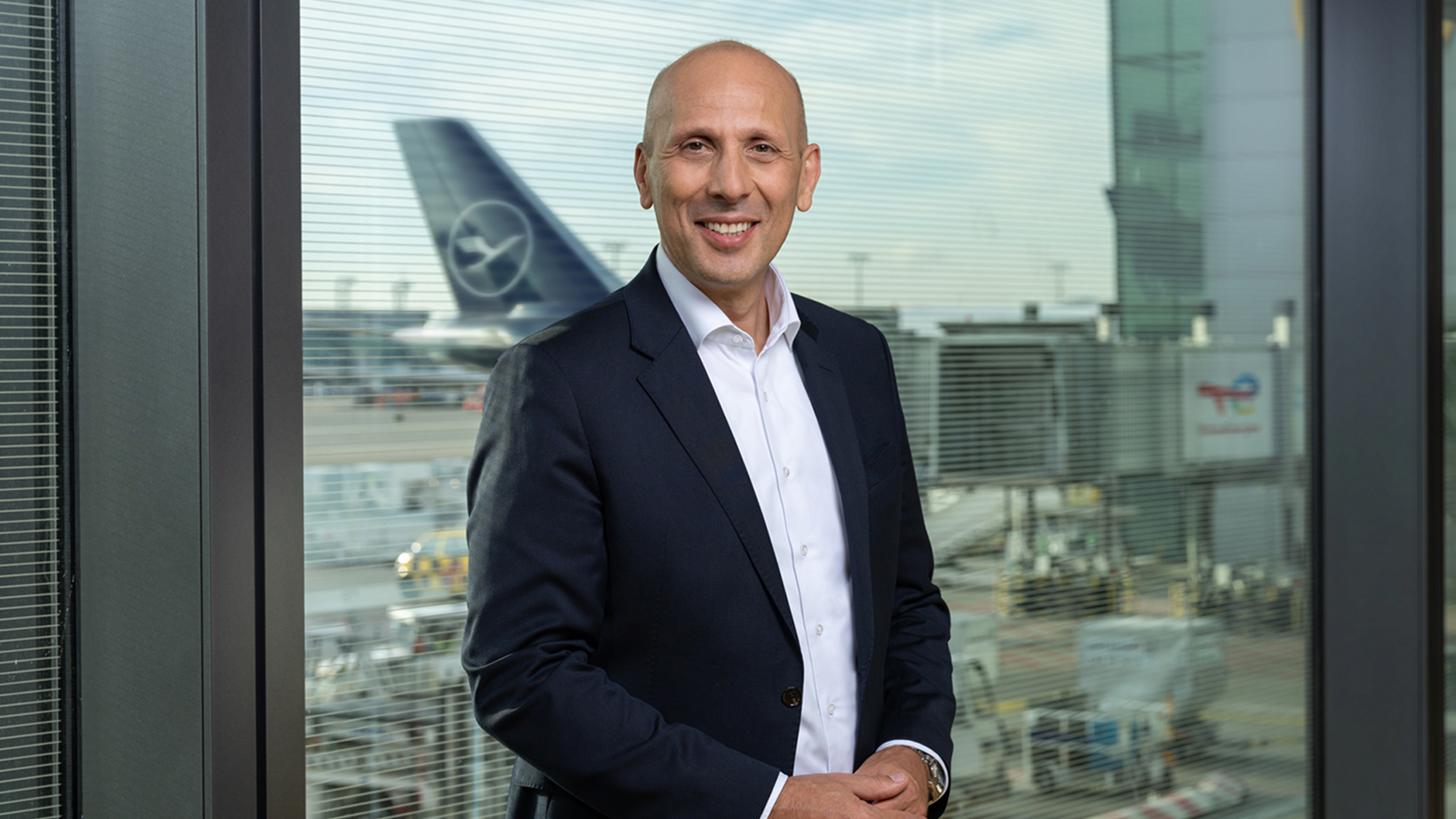 Viele Gesetze, die die EU in den vergangenen Jahren beschlossen hat, benachteiligen heimische Airlines im Wettbewerb gegenüber ihrer außereuropäischen Konkurrenz, sagt Francesco Sciortino, Hub-Manager Frankfurt bei Lufthansa Airlines. Foto: Lufthansa Airlines